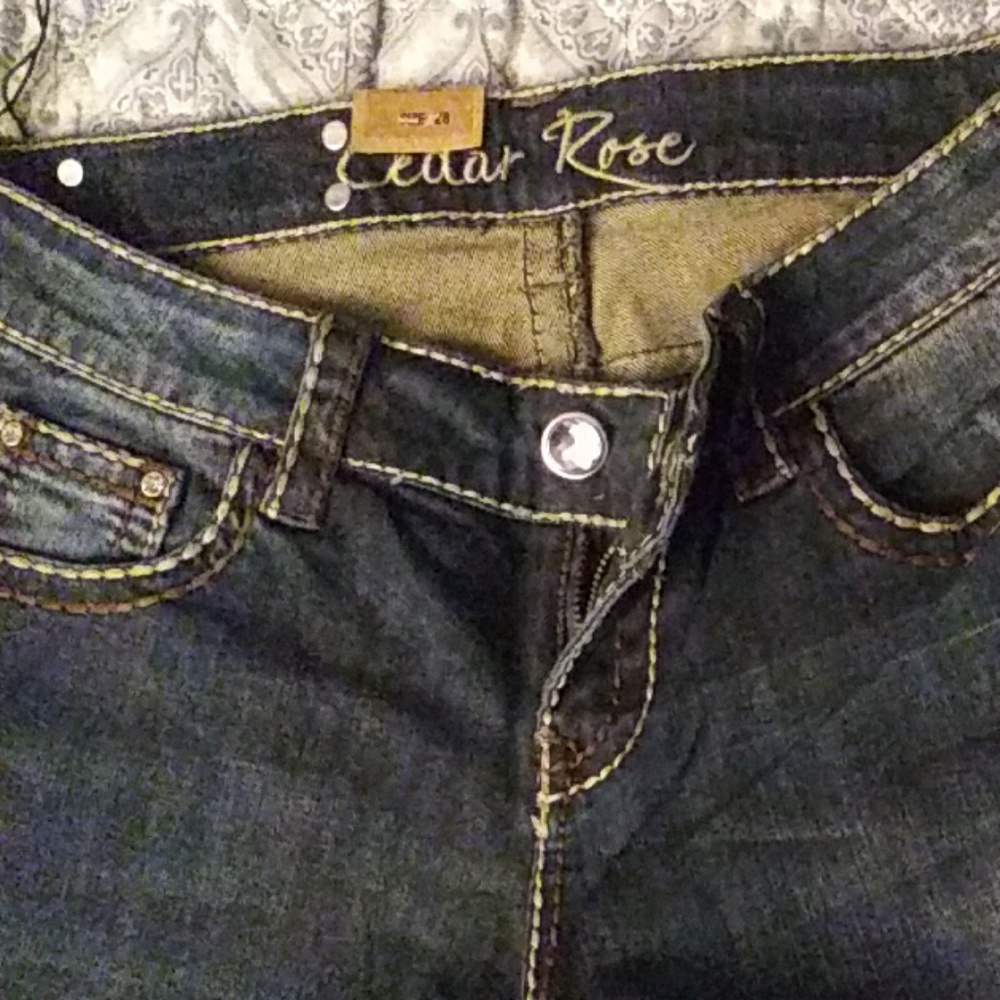 CEDAR ROSE JEANS - Picture 5 of 8